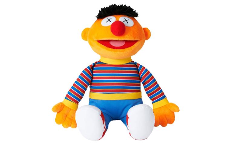 UNIQLO x Kaws Bearbricks и коллекционный предмет SESAME STREET/ x Ernie