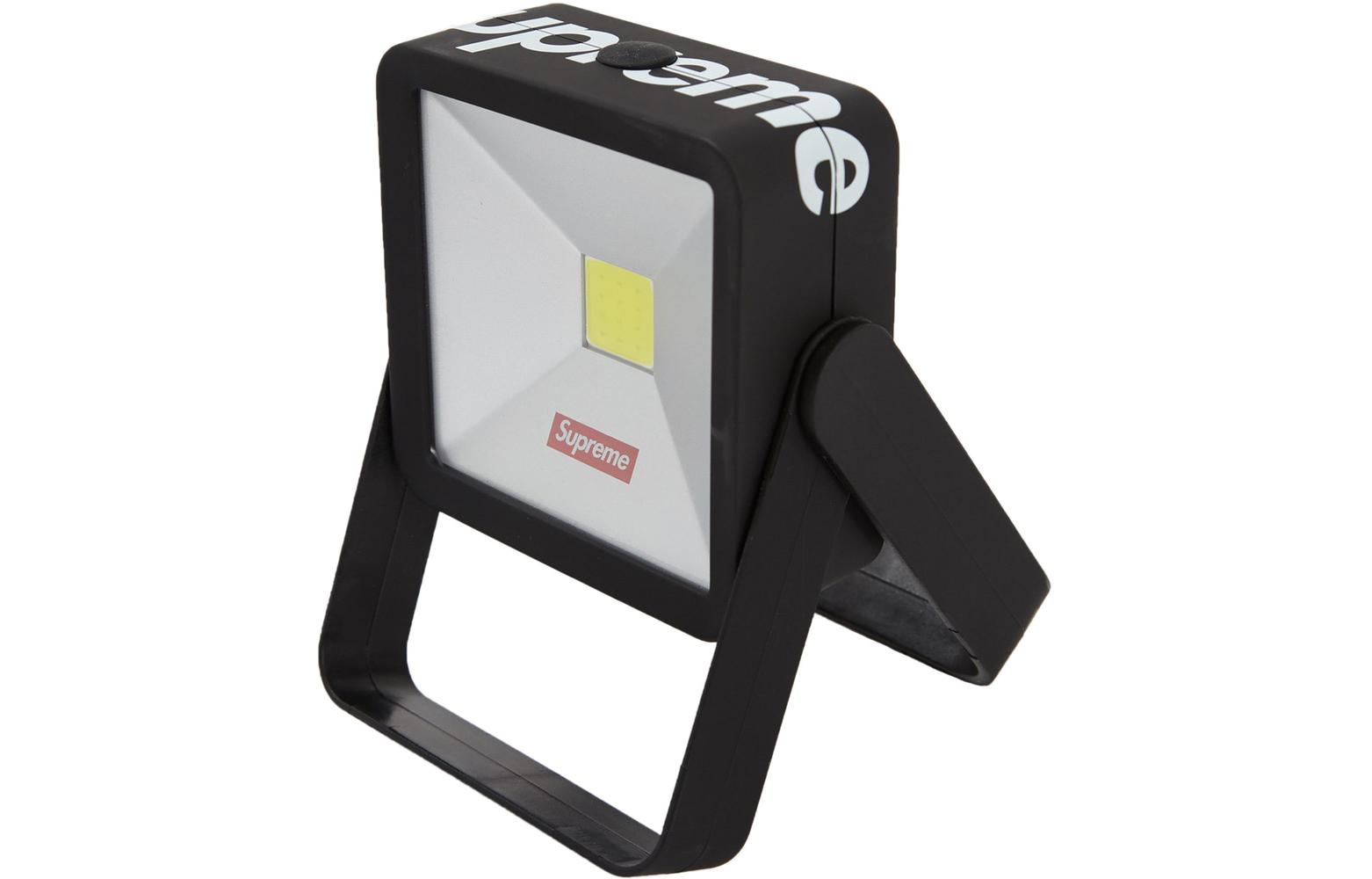 Supreme Аксессуар Magnetic Kickstand Light