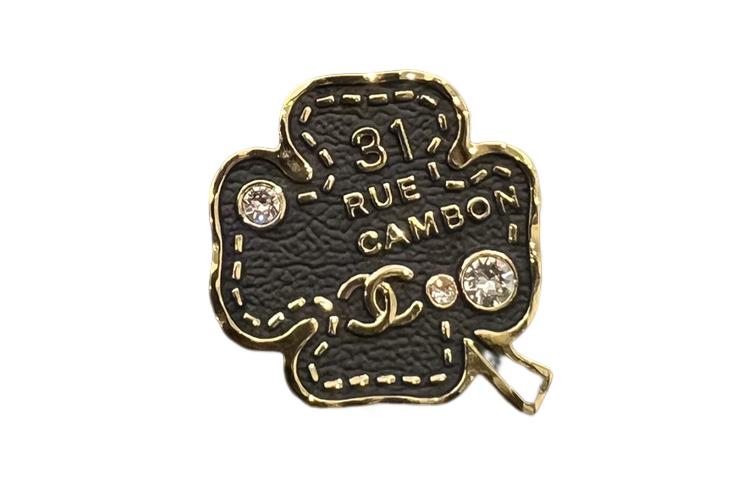Chanel Брошь Logo