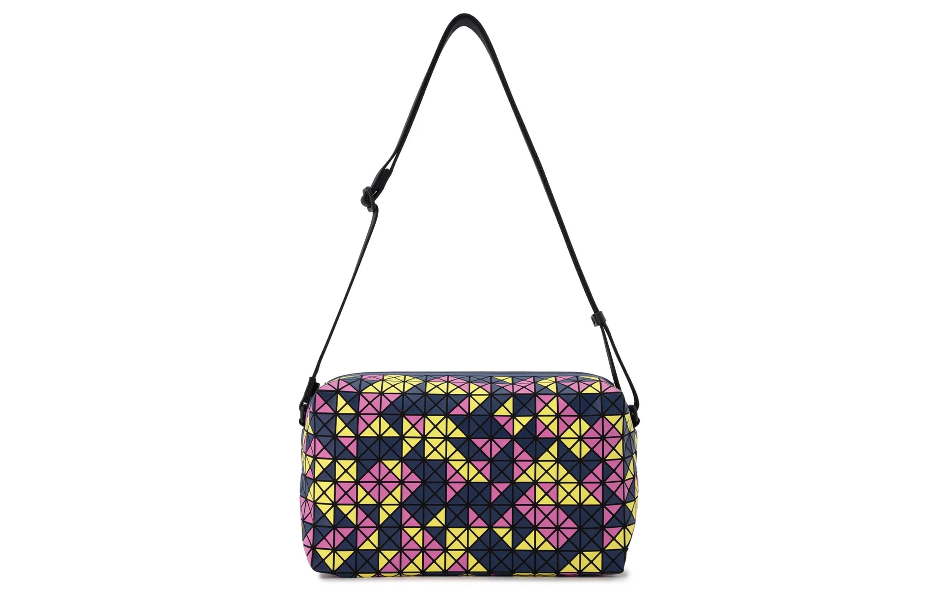 ISSEY MIYAKE Сумка на плечо Unisex Saddle Shoulder Bag